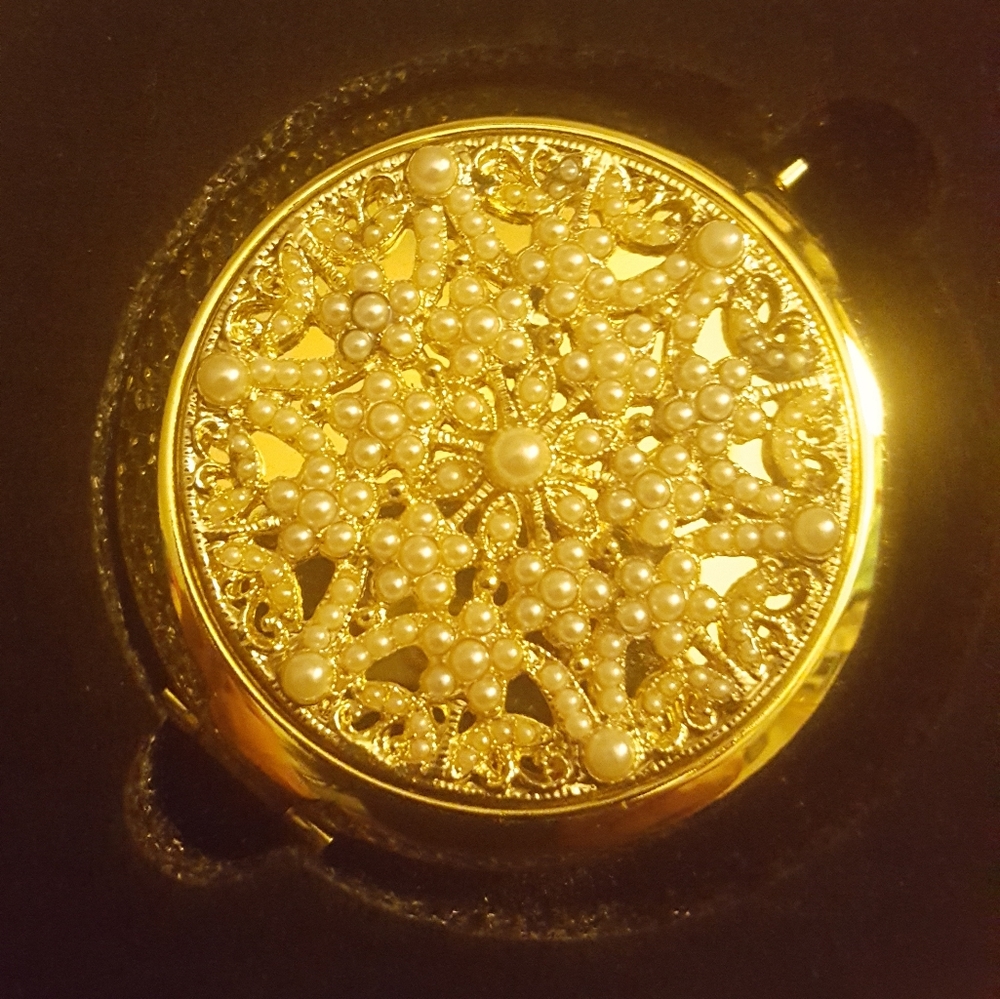Olivia riegal compact